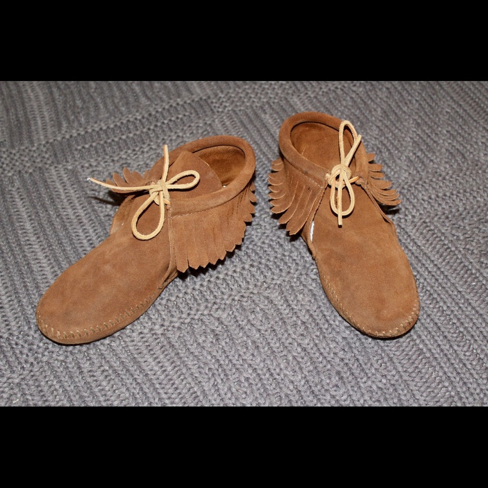 Minnetonka fringe booties!!